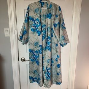 Floral kimono robe